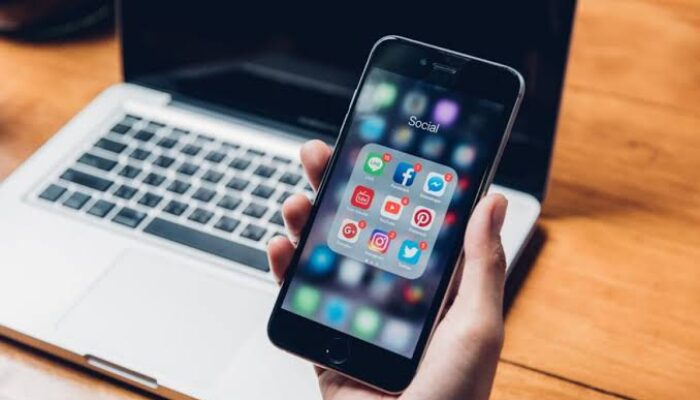 Teknologi, Banyak Orang Tunjukkan Kegoblokannya di Media Sosial